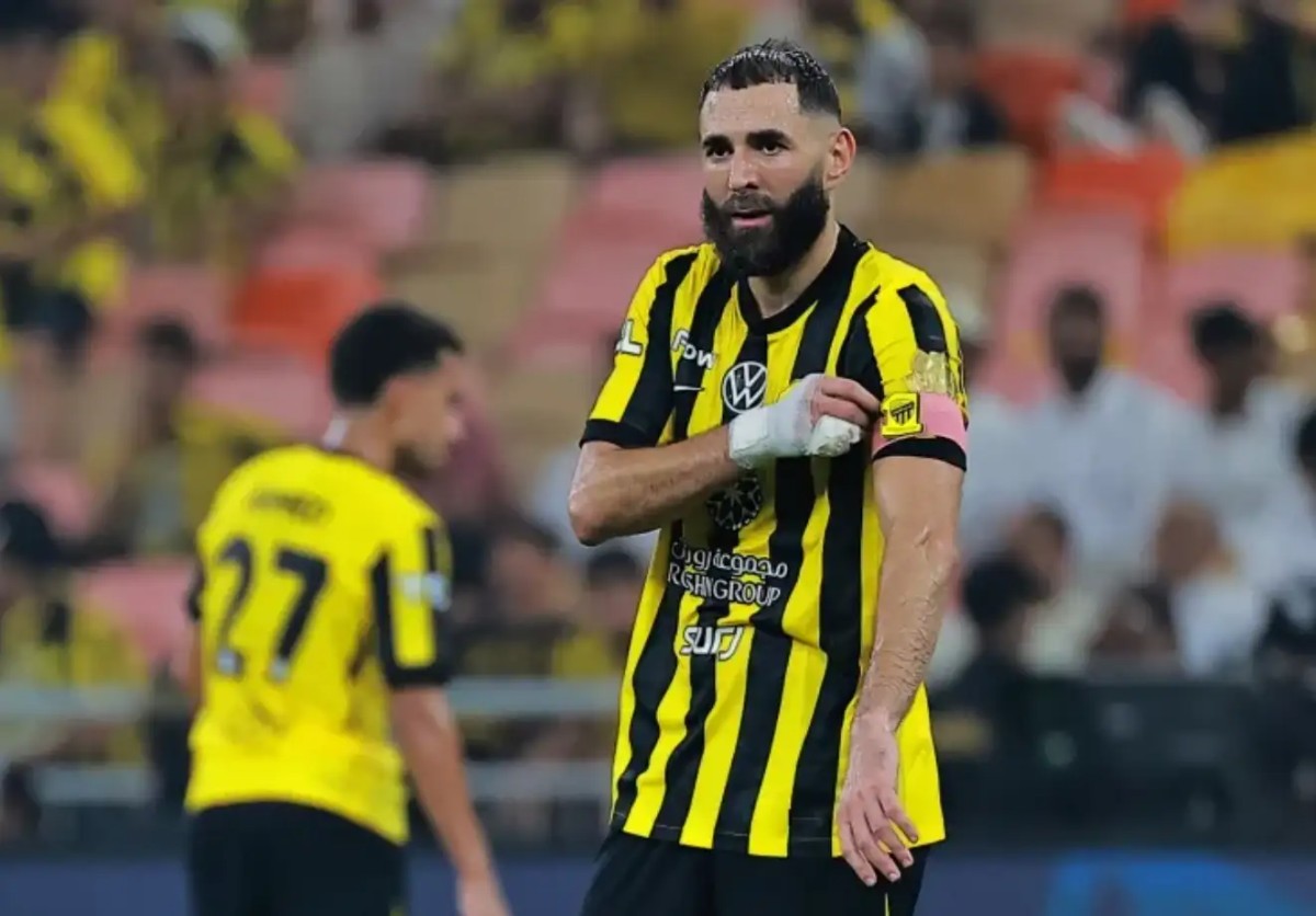 沙特要求金球先生放弃亿元高薪免费踢球,本泽马将无限期罢赛