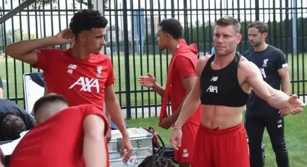 致敬联赛最后一尊大恐龙,他的球员生涯是半部英超历史