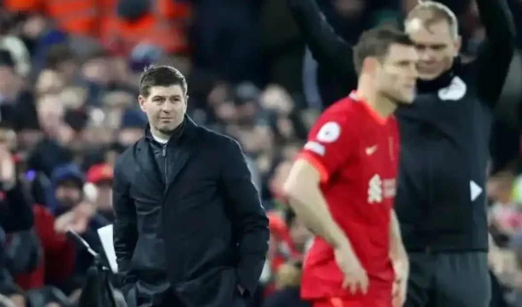 致敬联赛最后一尊大恐龙,他的球员生涯是半部英超历史